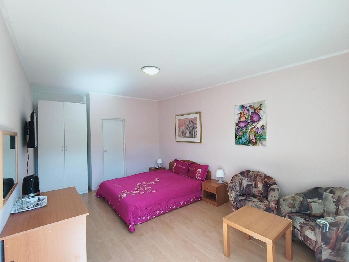 Cozy Room With Garden In Pressburg Exterior foto
