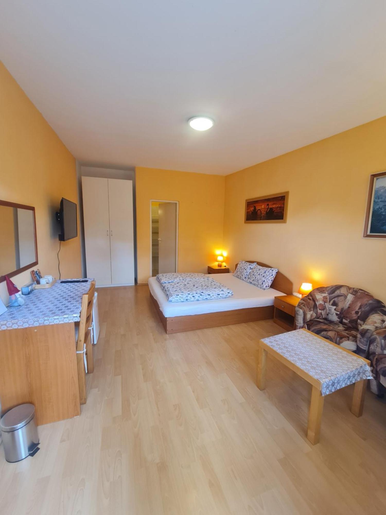 Cozy Room With Garden In Pressburg Exterior foto